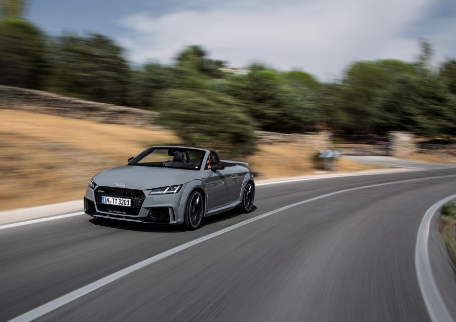  Audi TT RS Roadster (8S) 2016 года  (WW) (фото 12 из 57)